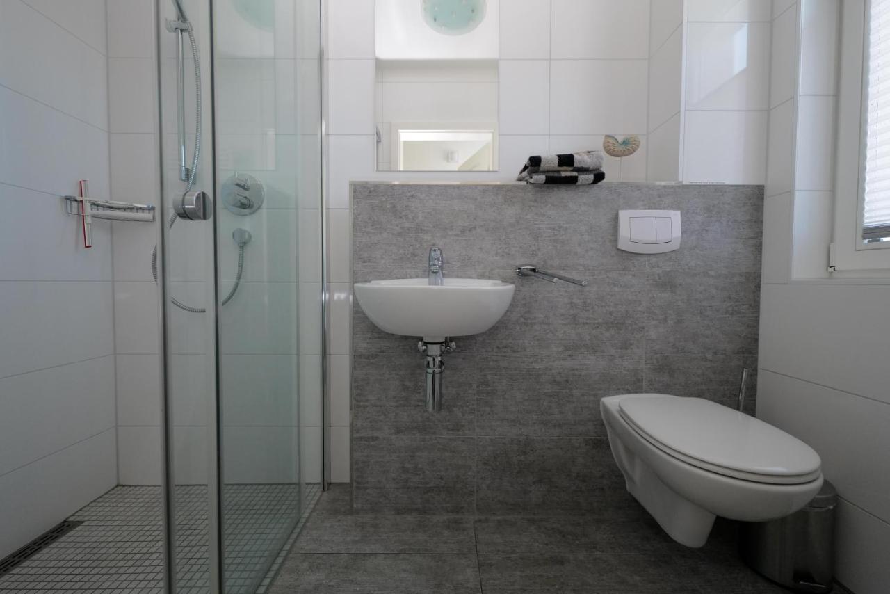 Ostseelagune Zingst, Exklusive Dhh, Strandnah, Sauna, Kamin, 3 Sz, 2 Baeder, Glasfaser, Haustierfrei, Garten Mit Suedterrasse, E-Ladesaeule, 2 Stellplaetze, Strandkorb, Fahrradschuppen, Waschmaschine, Trockner, Nichtraucher Exterior foto