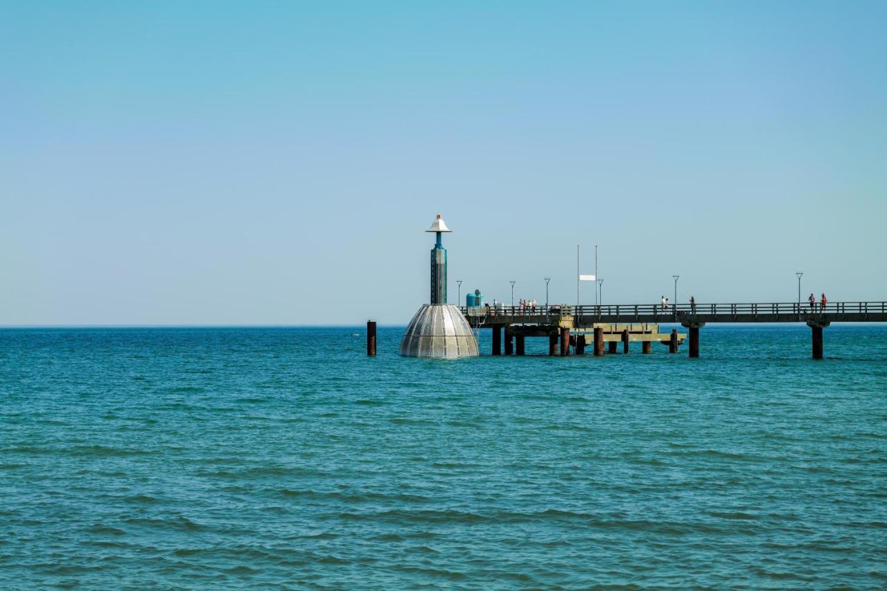 Ostseelagune Zingst, Exklusive Dhh, Strandnah, Sauna, Kamin, 3 Sz, 2 Baeder, Glasfaser, Haustierfrei, Garten Mit Suedterrasse, E-Ladesaeule, 2 Stellplaetze, Strandkorb, Fahrradschuppen, Waschmaschine, Trockner, Nichtraucher Exterior foto